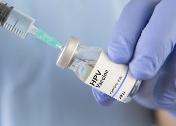 HPV: desinformação afasta meninas da vacina até em famílias ricas