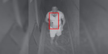 Date sangrento no DF: após sexo, homem agride companheiro com canivete. Veja vídeo