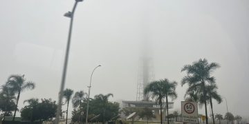 Nevoeiro toma conta do Distrito Federal na manhã desta quinta (2/4)