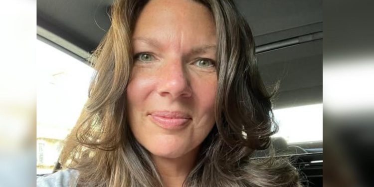 Mulher saudável ignora sintomas comuns e morre de câncer raro