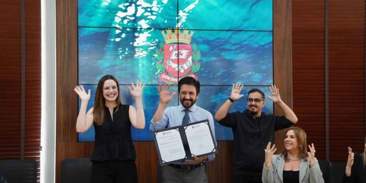 Nunes sanciona lei de Zoe Martínez que inclui categoria surdolímpica em bolsa. Veja vídeo