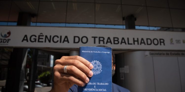 DF tem 1,6 mil vagas de emprego nesta 5ª. Salários chegam a R$ 3,5 mil