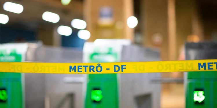 Metrô-DF deverá indenizar servidora com deficiência que recebia menos que homens