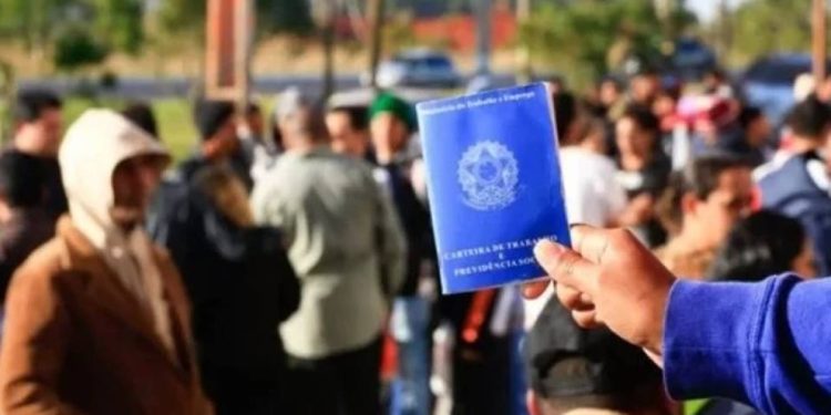 DF tem 792 vagas com salários de até R$ 6 mil nesta quarta-feira (6/5)