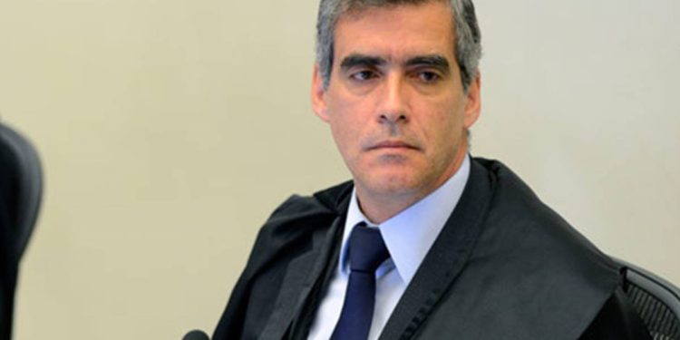 Ministro do STJ aponta “alucinação de IA” em peça de advogado