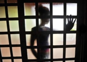 Meninas são resgatadas nuas e dopadas; irmão de uma delas foi preso