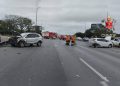 Acidente entre carros com crianças a bordo trava Eixão Sul