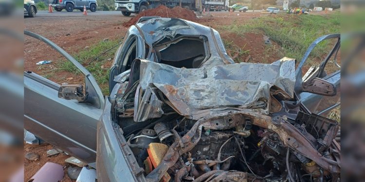 Carro sai da pista, atropela trabalhadores e deixa três mortos em GO
