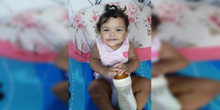 Bebê com síndrome rara tem saúde agravada devido à falta de acesso a medicamento de alto custo