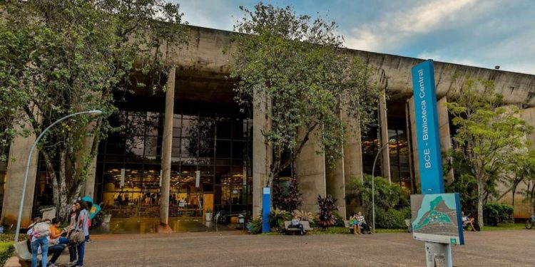 Homem é detido após dar tapa no rosto de mulher em frente à BCE da UnB