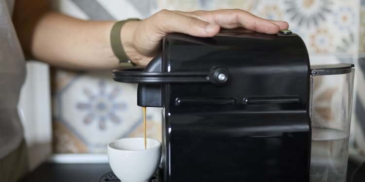 Estudo aponta como café interfere no controle cerebral dos movimentos
