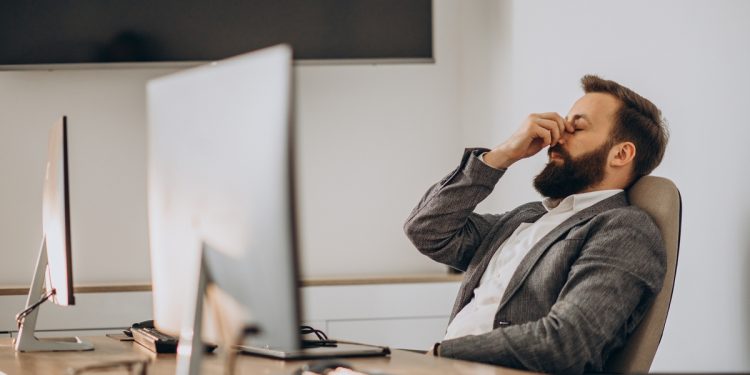 Saúde mental no trabalho: veja o que muda com as novas regras da NR-1