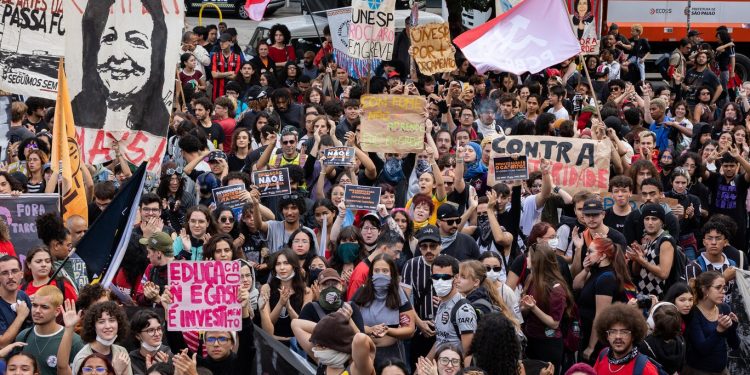 Greve de alunos cobra políticas de permanência e atinge 264 cursos da USP, Unicamp e Unesp