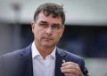 Flávio Bolsonaro pede que vídeo que o chama de corrupto seja excluído