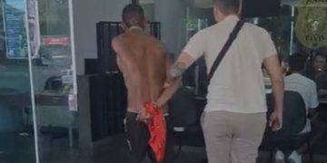 Armado com faca, “Cara de Cavalo” faz arrastão em ônibus e é preso