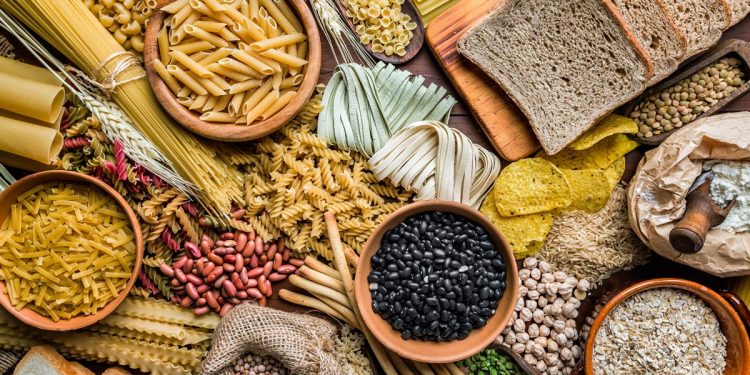 Carboidrato à noite engorda? Entenda por que você pode jantar sem medo