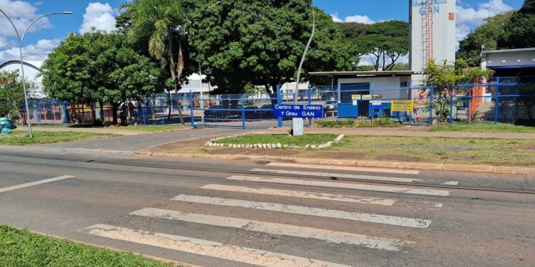 Aluna é atropelada em faixa de pedestre ao chegar na escola na Asa Norte