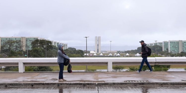 Frio avança no DF e semana deve ter manhãs mais geladas
