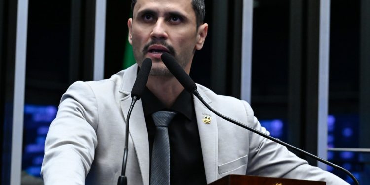 Cleitinho diz que renegociará dívida de MG até com Lula se for eleito