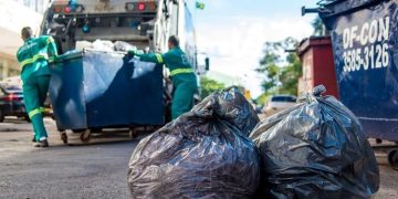 DF ficará sem coleta de lixo neste sábado por causa do Dia do Gari