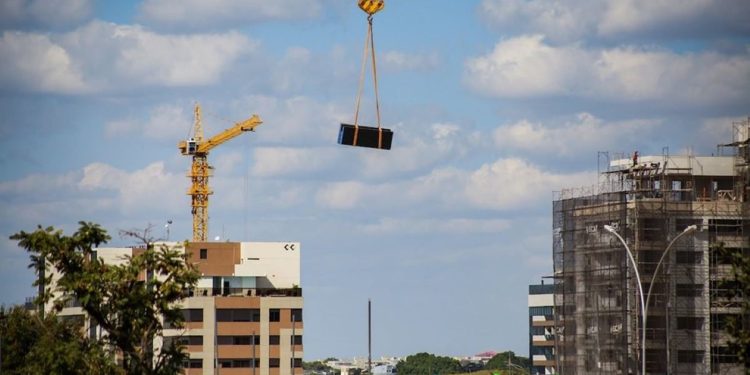 Aprovado projeto que flexibiliza regularização de imóveis no DF