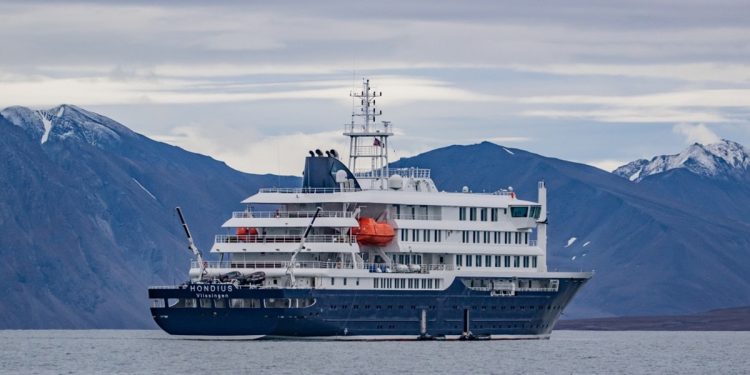 Médicos explicam por que surtos são tão comuns em navios de cruzeiro