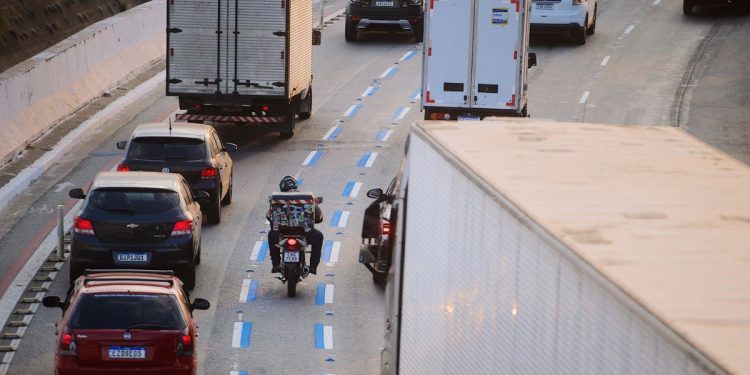 DF pode ganhar “faixa azul” exclusiva para motos. Entenda projeto