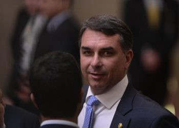 Juíza nega pedido de Flávio para que secretária do PT apague vídeo
