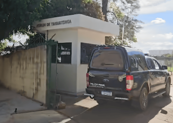 Técnicos acusados de mortes em UTI chegam para 1° dia de audiência de instrução