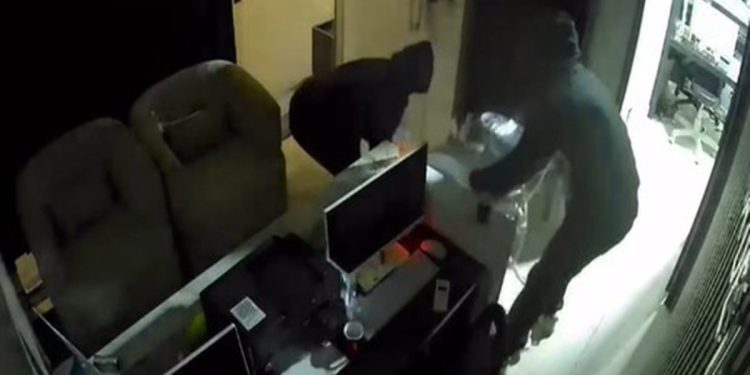 Trio invade clínica de estética e furta equipamento de R$ 1 milhão
