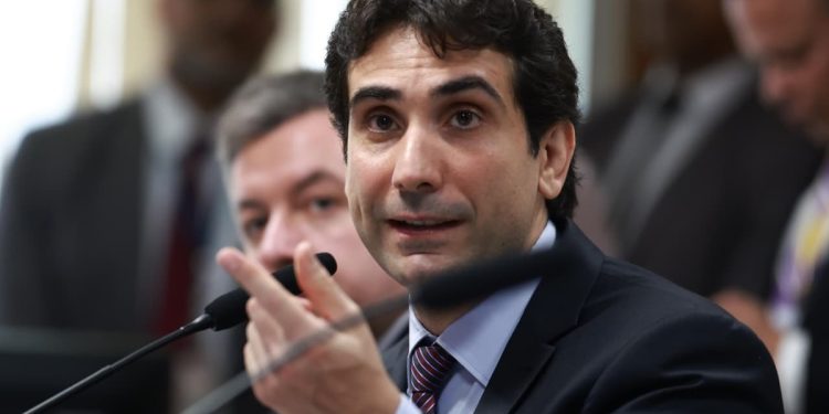 Galípolo recebe parlamentares do PSol e PT em dias decisivos para BRB