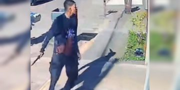 Homem ameaça ex com facão e é morto a tiros pelo atual da mulher. Veja vídeo