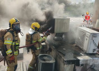 Incêndio com muita fumaça em exaustor de restaurante no Sudoeste assusta moradores. Veja vídeo