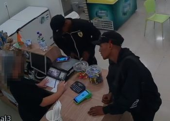 “Xaveco” em assalto: ladrão beija vítima após roubo no Entorno do DF. Veja vídeo