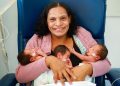 “Foi uma surpresa”, diz mãe que deu à luz trigêmeos aos 40 anos