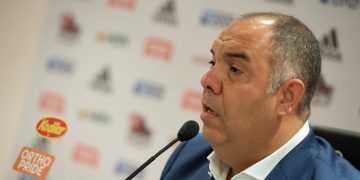 Ex-vice do Flamengo que mordeu virilha de torcedor toma posse na Câmara