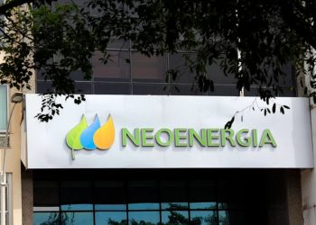 Celina anuncia Adasa como novo órgão fiscalizador da Neoenergia no DF