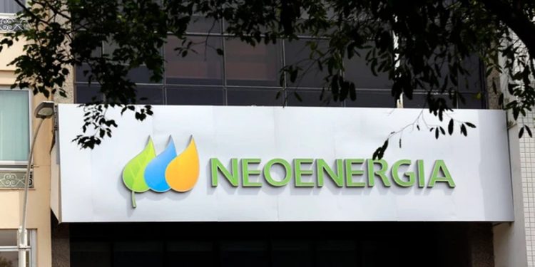 Celina anuncia Adasa como novo órgão fiscalizador da Neoenergia no DF