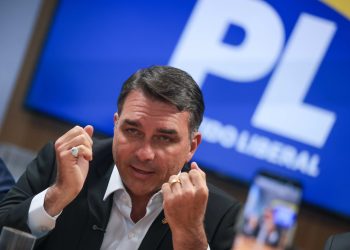 Flávio articula apoio para acelerar PEC que reduz maioridade penal