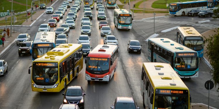 Lentidão: No DF, ônibus demoram sete minutos para andar apenas 1 km