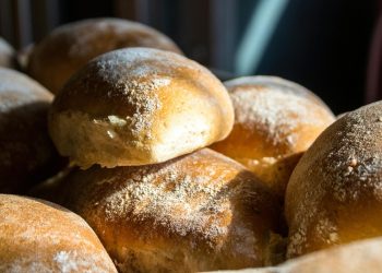 Pão de fachada e droga como lucro: o esquema de facção atrás do balcão