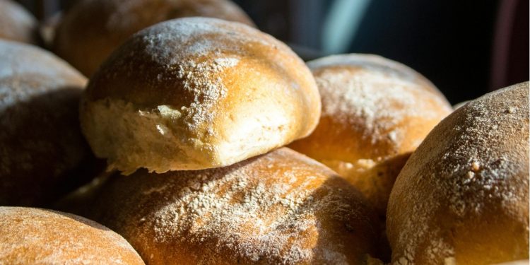 Pão de fachada e droga como lucro: o esquema de facção atrás do balcão