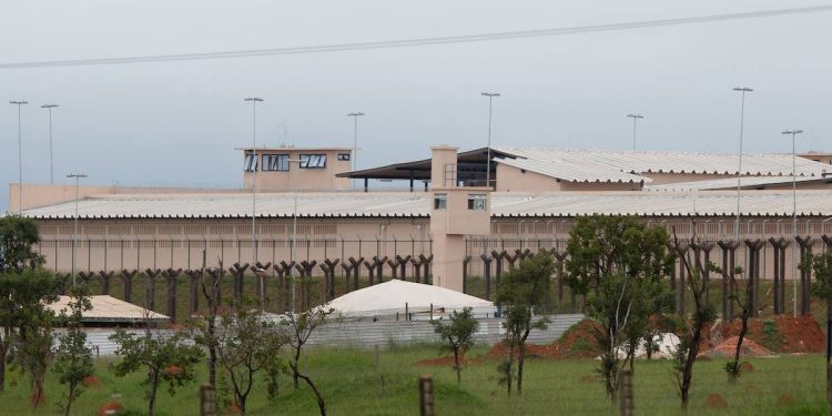 Comissão de Direitos Humanos flagra comida podre e insalubridade na Papuda