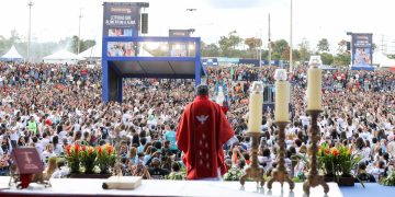 Missa marca encerramento da celebração de Pentecostes no Taguaparque