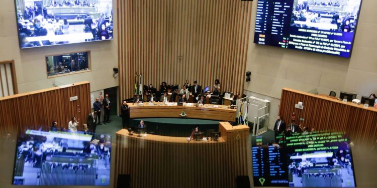 CLDF aprova lei que garante direitos trabalhistas em cooperativas