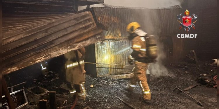 Incêndio na Feira dos Importados: lojistas atingidos serão realocados
