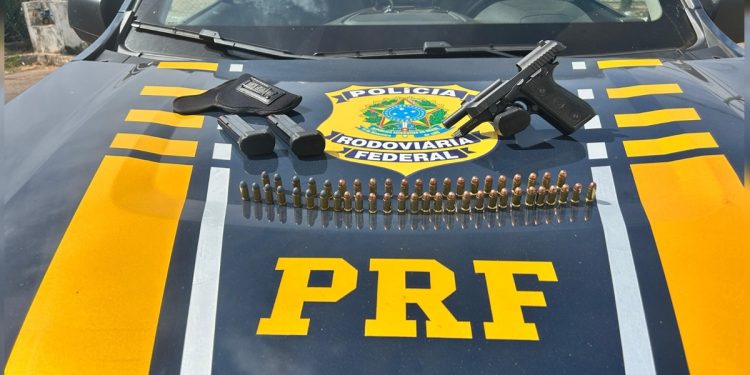 AgroBrasília: homem é preso com pistola e munições na BR-251