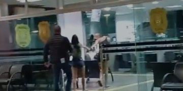 Dupla é presa por agredir testemunhas de homicídio em distribuidora. Veja vídeo