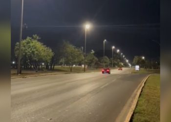 Veja momento do flagrante de “racha” entre BMW e Golf na Asa Sul. Vídeo