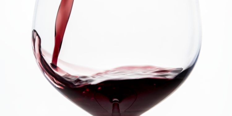 O vinho é um aliado da saúde? Entenda impacto da bebida no organismo